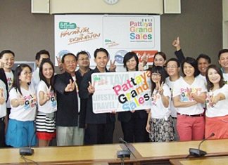 Mayor Itthiphol Kunplome and heads of tourist related businesses kick off this year’s Pattaya Grand Sale.